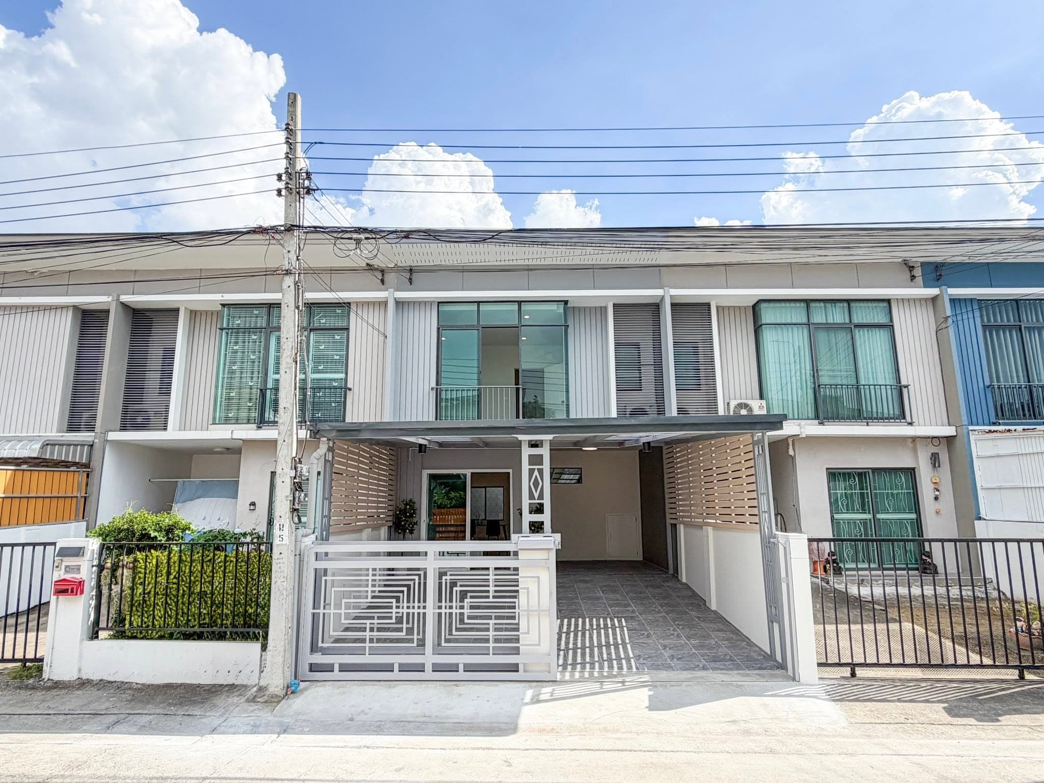 🏡 ทาวน์โฮม รีโนเวทใหม่ "พฤกษาวิลล์ 65/1 ศรีสมาน" ติดโรบินสันศรีสมาน🌟รีโนเวทใหม่ ต่อเติมครบ จอดรถได้ถึง 3 คัน ✅พร้อมอยู่ ราคาพิเศษ 2.89 ล้านบาท